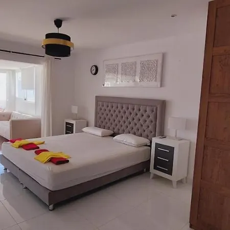 Villa Sunny Side With Private Heated Pool Вілла
